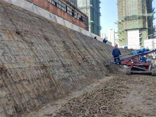 察哈尔右翼中建筑边坡支护