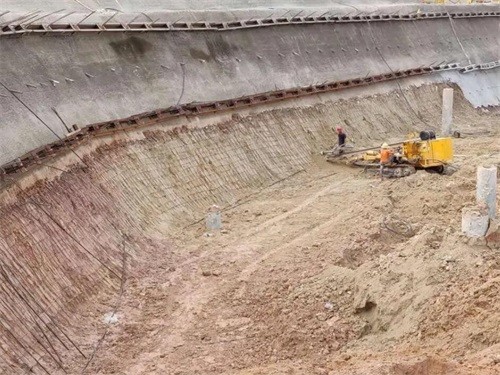 察哈尔右翼中基坑边坡加固